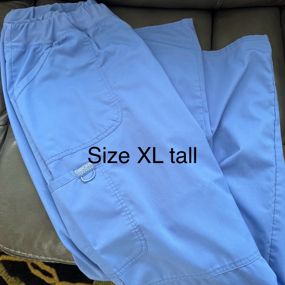 Women’s scrub bottoms
